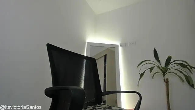 Snapshot of Victoriasant chatting on April 2026 02:50:02 AM Victoriasant online show from April 2026 02:50:02 AM