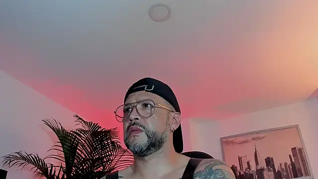 MrFrank tattoo online show from December 2024 01:36:02 AM