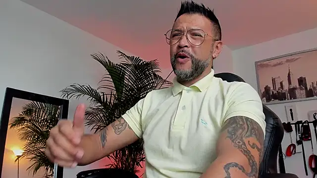 MrFrank tattoo online show from December 2024 06:35:02 PM