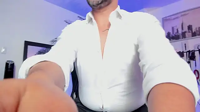 MrFrank tattoo online show from December 2024 06:05:01 PM