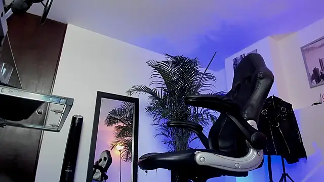 MrFrank tattoo online show from December 2024 03:04:01 PM