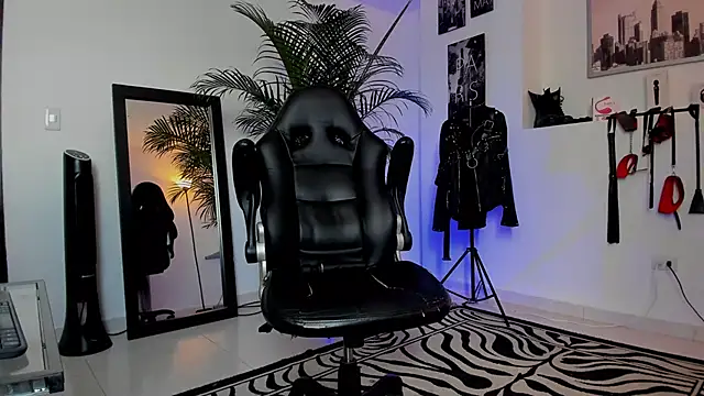 MrFrank tattoo online show from January 2025 03:39:01 PM