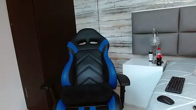 oliver  brown online show from December 2024 09:09:01 PM