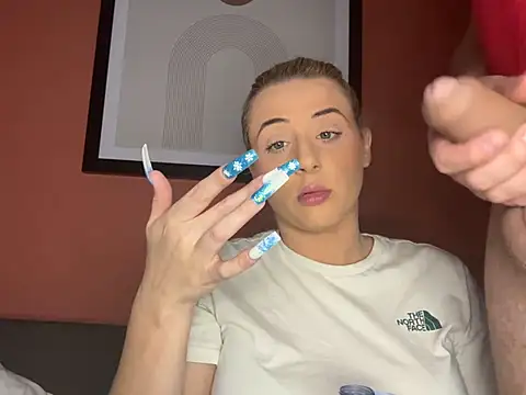 Snapshot of Strongqueen chatting on December 2024 08:25:02 PM Strongqueen online show from December 2024 08:25:02 PM