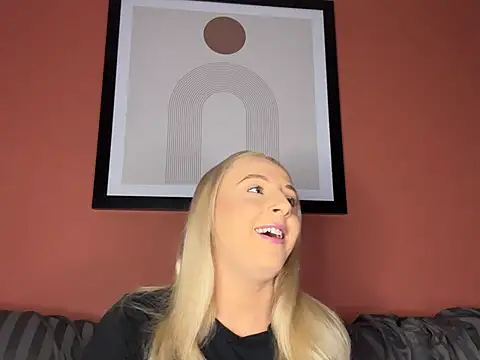 Snapshot of Strongqueen chatting on December 2024 08:04:02 PM Strongqueen online show from December 2024 08:04:02 PM