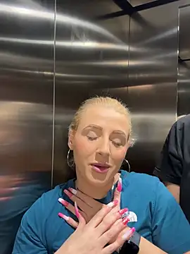 Snapshot of Strongqueen chatting on January 2025 09:05:02 PM Strongqueen online show from January 2025 09:05:02 PM