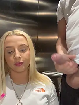 Snapshot of Strongqueen chatting on January 2025 11:24:01 PM Strongqueen online show from January 2025 11:24:01 PM