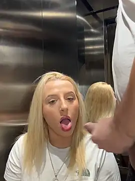 Snapshot of Strongqueen chatting on January 2025 02:24:02 AM Strongqueen online show from January 2025 02:24:02 AM