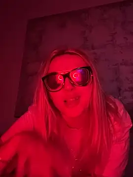 Snapshot of Strongqueen chatting on January 2025 01:27:01 AM Strongqueen online show from January 2025 01:27:01 AM