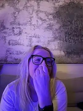 Snapshot of Strongqueen chatting on January 2025 12:13:01 AM Strongqueen online show from January 2025 12:13:01 AM