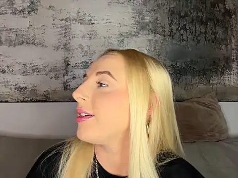 Snapshot of Strongqueen chatting on January 2025 07:25:01 PM Strongqueen online show from January 2025 07:25:01 PM