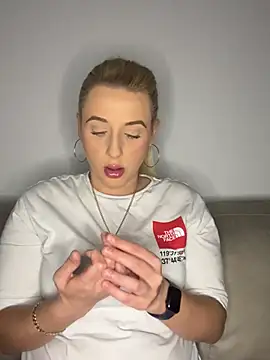 Snapshot of Strongqueen chatting on January 2025 08:06:02 PM Strongqueen online show from January 2025 08:06:02 PM