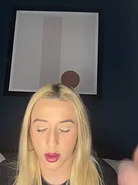 Snapshot of Strongqueen chatting on February 2025 10:39:01 PM Strongqueen online show from February 2025 10:39:01 PM