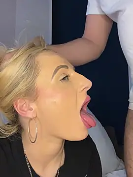 Snapshot of Strongqueen chatting on February 2025 11:46:02 PM Strongqueen online show from February 2025 11:46:02 PM