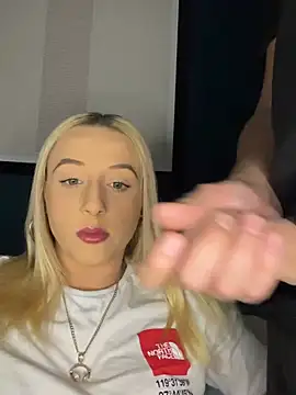 Snapshot of Strongqueen chatting on February 2025 11:42:01 PM Strongqueen online show from February 2025 11:42:01 PM