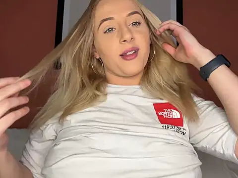 Snapshot of Strongqueen chatting on March 2025 12:29:02 AM Strongqueen online show from March 2025 12:29:02 AM