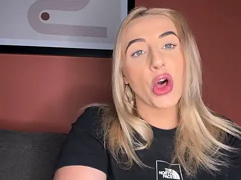 Snapshot of Strongqueen chatting on March 2025 03:22:01 AM Strongqueen online show from March 2025 03:22:01 AM