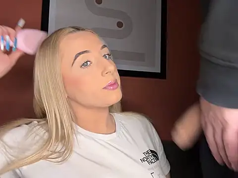 Snapshot of Strongqueen chatting on March 2025 09:49:01 PM Strongqueen online show from March 2025 09:49:01 PM