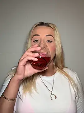 Snapshot of Strongqueen chatting on September 2025 09:59:02 PM Strongqueen online show from September 2025 09:59:02 PM