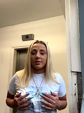 Snapshot of Strongqueen chatting on September 2025 05:25:01 PM Strongqueen online show from September 2025 05:25:01 PM