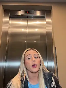 Snapshot of Strongqueen chatting on September 2025 10:36:01 PM Strongqueen online show from September 2025 10:36:01 PM