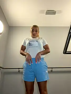 Snapshot of Strongqueen chatting on October 2025 09:14:02 PM Strongqueen online show from October 2025 09:14:02 PM