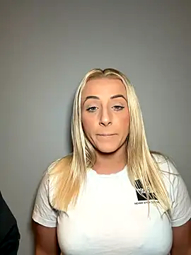 Snapshot of Strongqueen chatting on October 2025 03:55:02 PM Strongqueen online show from October 2025 03:55:02 PM