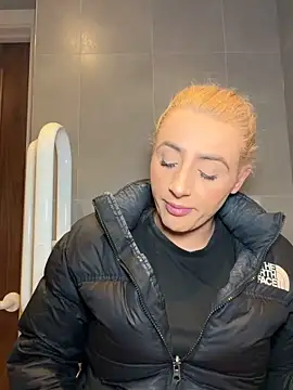 Snapshot of Strongqueen chatting on October 2025 08:42:01 PM Strongqueen online show from October 2025 08:42:01 PM