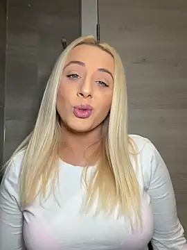 Snapshot of Strongqueen chatting on October 2025 05:09:02 PM Strongqueen online show from October 2025 05:09:02 PM