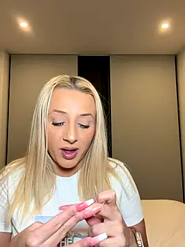 Snapshot of Strongqueen chatting on October 2025 05:30:02 PM Strongqueen online show from October 2025 05:30:02 PM