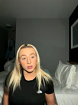 Snapshot of Strongqueen chatting on October 2025 07:15:01 PM Strongqueen online show from October 2025 07:15:01 PM