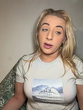 Snapshot of Strongqueen chatting on March 2026 08:38:02 PM Strongqueen online show from March 2026 08:38:02 PM