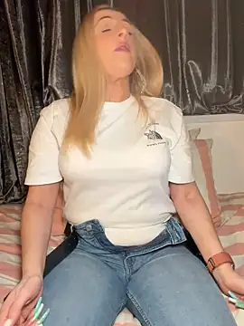 Snapshot of Strongqueen chatting on March 2026 09:43:01 PM Strongqueen online show from March 2026 09:43:01 PM