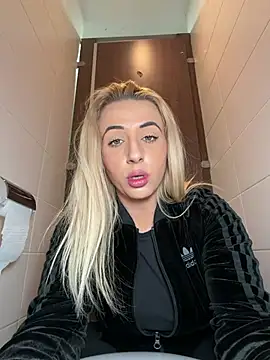 Snapshot of Strongqueen chatting on March 2026 11:48:02 AM Strongqueen online show from March 2026 11:48:02 AM