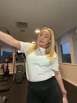 Snapshot of Strongqueen chatting on March 2026 06:33:01 PM Strongqueen online show from March 2026 06:33:01 PM