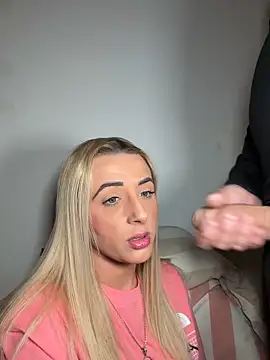 Snapshot of Strongqueen chatting on April 2026 06:24:02 PM Strongqueen online show from April 2026 06:24:02 PM