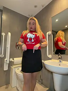 Snapshot of Strongqueen chatting on April 2026 09:30:01 PM Strongqueen online show from April 2026 09:30:01 PM