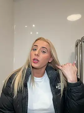 Snapshot of Strongqueen chatting on April 2026 07:58:01 PM Strongqueen online show from April 2026 07:58:01 PM