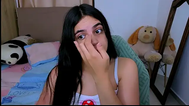 Snapshot of _elenna chatting on November 2025 05:25:01 PM elenna online show from November 2025 05:25:01 PM