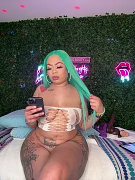 Snapshot of ThickAssRena chatting on February 2026 01:51:01 PM ThickAssRena online show from February 2026 01:51:01 PM