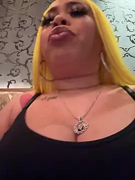 Snapshot of ThickAssRena chatting on March 2026 12:25:02 AM ThickAssRena online show from March 2026 12:25:02 AM