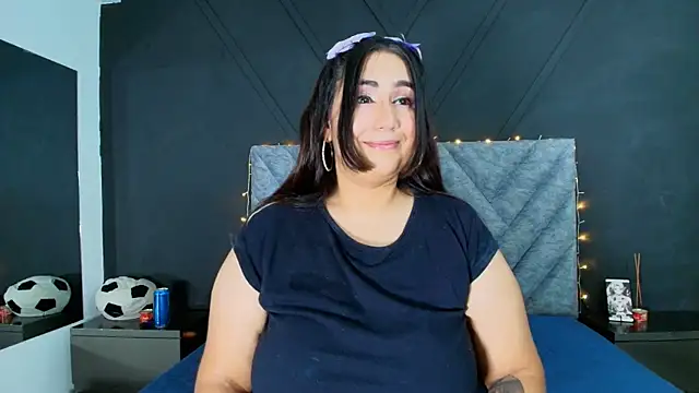 Snapshot of emmajohnss chatting on January 2025 03:43:01 AM emmajohnss online show from January 2025 03:43:01 AM