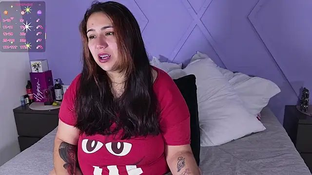 Snapshot of emmajohnss chatting on December 2025 04:42:02 AM emmajohnss online show from December 2025 04:42:02 AM