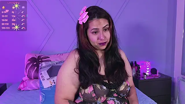 Snapshot of emmajohnss chatting on December 2025 04:32:01 AM emmajohnss online show from December 2025 04:32:01 AM