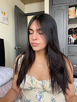 DaphneUwu online show from February 2025 03:05:01 PM