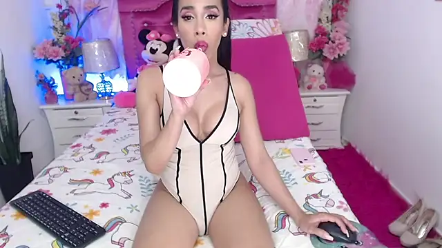 Divaxhermosa online show from May 2026 10:29:02 PM