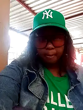 Snapshot of HotAFRICANBEAUTY chatting on December 2024 03:33:02 PM HotAFRICANBEAUTY online show from December 2024 03:33:02 PM