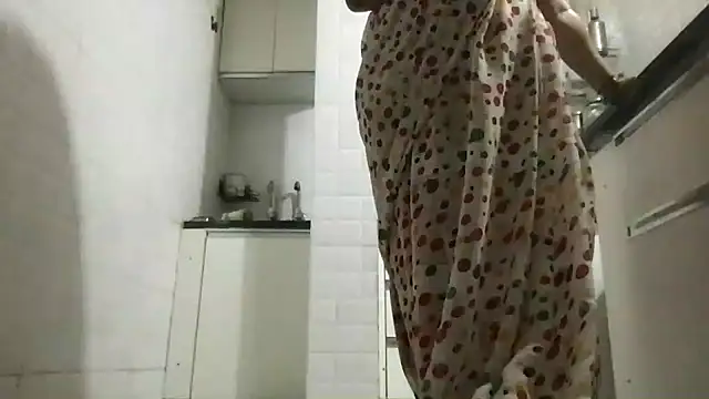 Snapshot of Riyasingh9 chatting on April 2026 02:42:02 AM Riyasingh9 online show from April 2026 02:42:02 AM