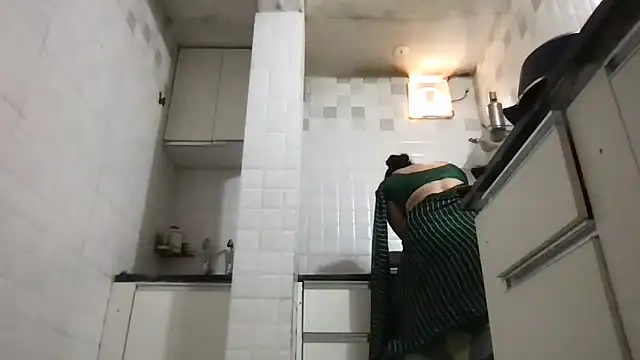 Snapshot of Riyasingh9 chatting on April 2026 04:46:01 AM Riyasingh9 online show from April 2026 04:46:01 AM