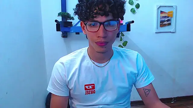 Snapshot of austinsantana chatting on January 2025 06:16:02 AM austinsantana online show from January 2025 06:16:02 AM